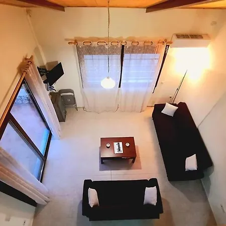Menina 2 Ferienhaus Kato Karvelion
