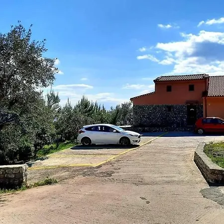 Menina 2 Ferienhaus Kato Karvelion